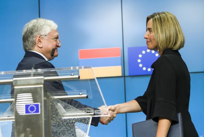 ЕС видит решение карабахского вопроса исключительно мирным путем: Федерика 
Могерини