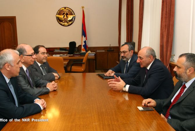 Президент НКР провел встречу с делегацией Армянского евангелистского сообщества 
Америки
