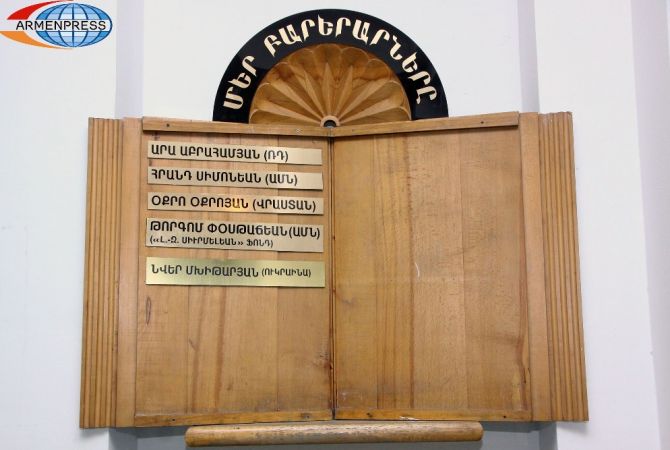 На Доске почета меценатов в Союзе писателей Армении запечатлено также имя 
бизнесмена Нвера Мхитаряна