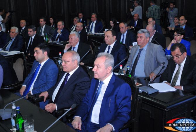 Правительство  Армении предложило внедрить институт санинспекторов по вывозу 
мусора