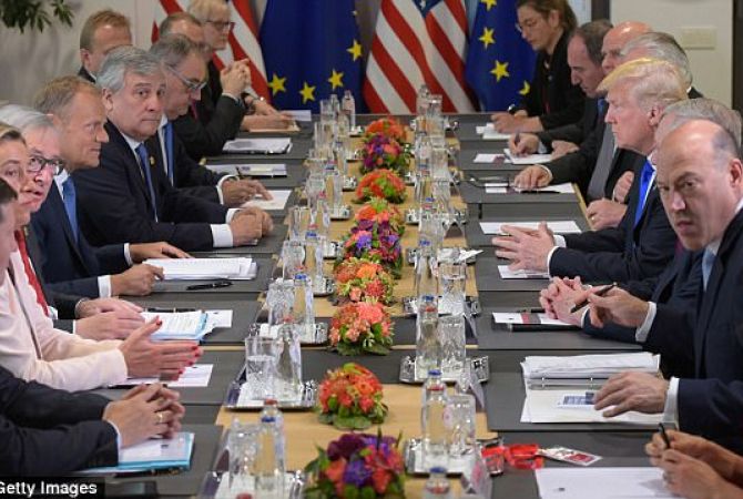 Reuters: Трамп выразил Туску и Юнкеру обеспокоенность результатами Brexit для 
американце