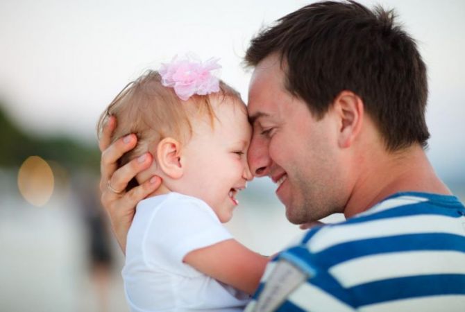 Հայրիկները նորածին դուստրերին ավելի շատ են սիրում, քան որդիներին. գիտնականներ
