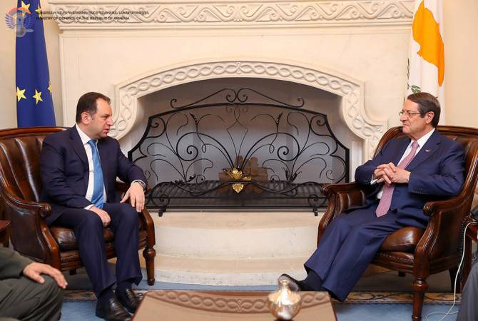 Վիգեն Սարգսյանը հանդիպել է Կիպրոսի նախագահի հետ