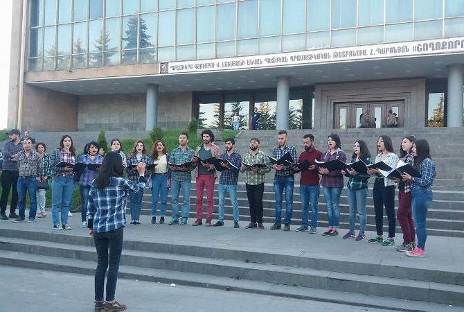 Концерт  на  открытом воздухе: в  Гюмри выступил молодежный  хор “Хазер”