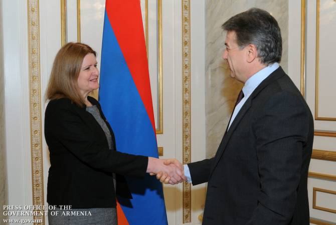 رئيس الوزراء كارن كارابيتيان يعقد اجتماعاً مع سفيرة المملكة المتحدة بأرمينيا جوديث مارغريت فارنورث