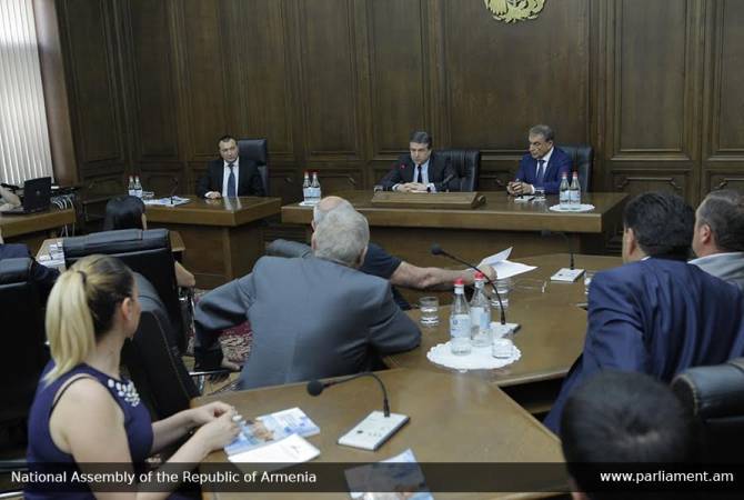 Председатель НС Армении Ара Баблоян и премьер-министр Армении Карен Карапетян обсудили с членами парламентской фракции “Царукян” программу правительства Армении