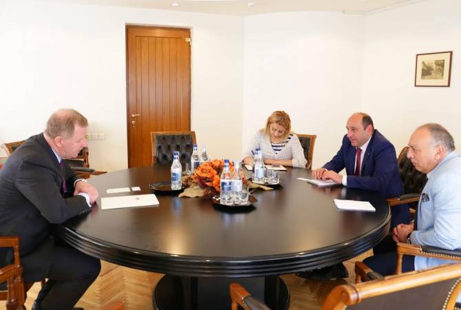 Armenia’s economy minister, Lithuanian Ambassador discuss cooperation & partnership 