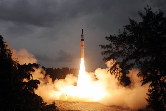 
СМИ: Южная Корея провела успешные испытания баллистической ракеты собственной 
разработки
