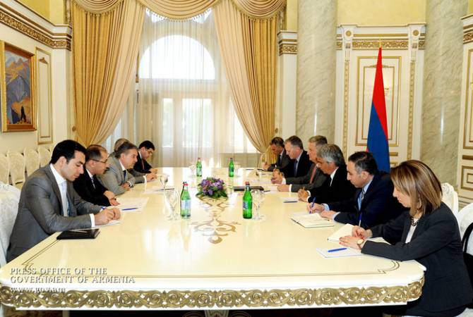 PM Karapetyan hosts Director General of ADB’s Central and West Asia Department