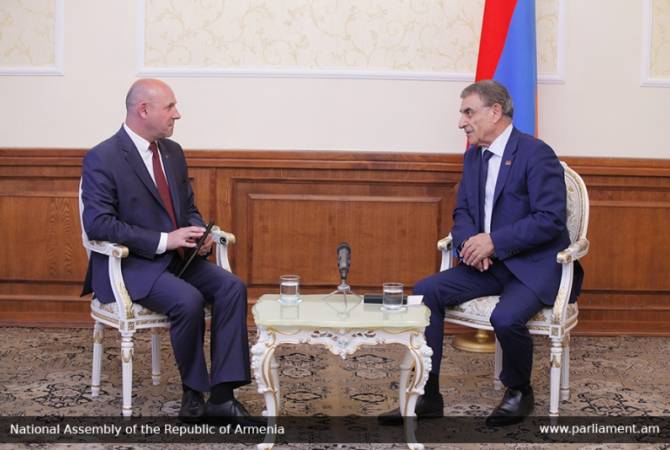  Посол Беларуси в Армении не видит альтернативы мирному урегулированию нагорно-
карабахского конфликта 