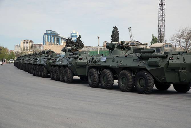 В  Азербайджан  поступила новая партия  военной  техники из России