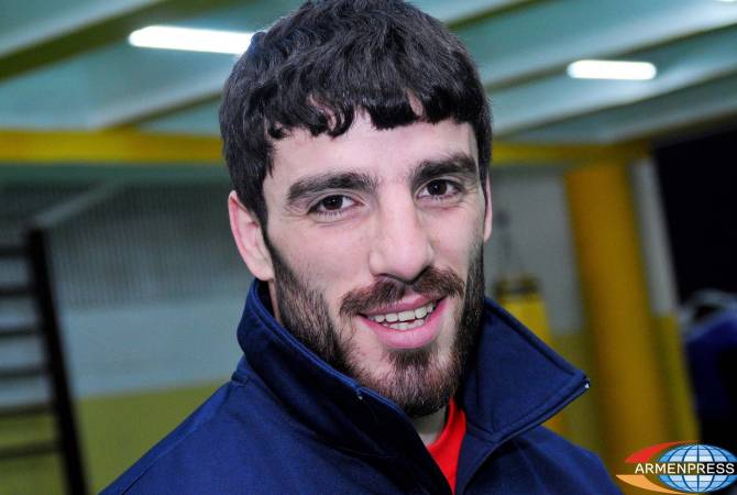 عضو منتخب ملاكمة أرمينيا هوفانيس باتشكوف يحرز لقب بطولة أمم أوروربا في وزن ال64 
بعد تغلبه على البريطاني لوك مكورماكي ب5: 0