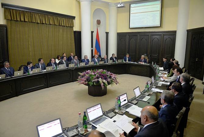 ‘Government’s staff led by PM Karapetyan enjoys my complete trust’, says President Sargsyan