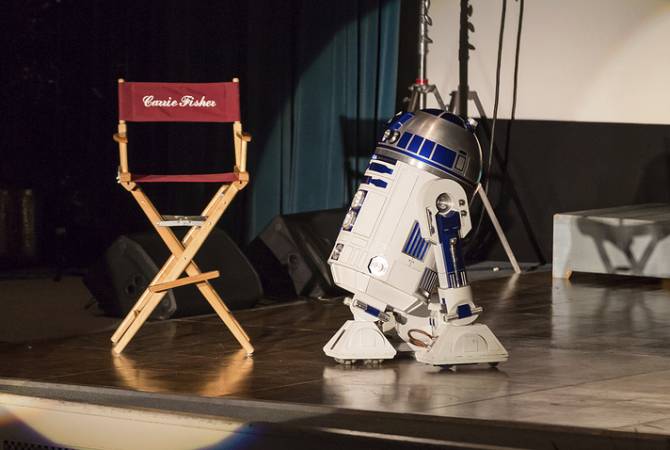 Робот R2-D2 из "Звездных войн" был продан на аукционе за $3 млн