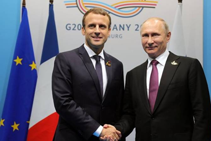 Макрон извинился перед Путиным за опоздание на двустороннюю встречу