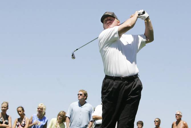 Набор клюшек для гольфа Дональда Трампа выставят на аукцион в США