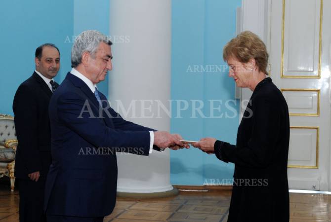 Президент Армении Серж Саргсян принял верительные грамоты новоназначенного 
Чрезвычайного и полномочного посла Республики Исландия 