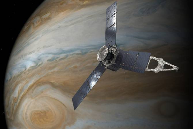 Зонд Juno начал передачу данных о Большом красном пятне Юпитера