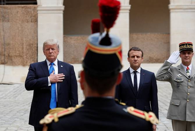 Макрон и Трамп посетили могилу Наполеона