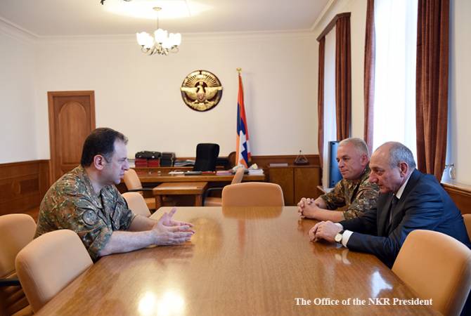 Artsakhi president holds meeting with Armenia’s defense minister 