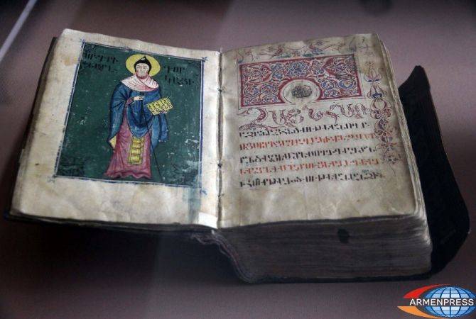 عرض أول ترجمة أرمنية للكتاب المقدس بمعرض في برلين ودليل عن أرمينيا -أول دولة مسيحية في 301م 
وصاحبة أبجدية قديمة 405م- 