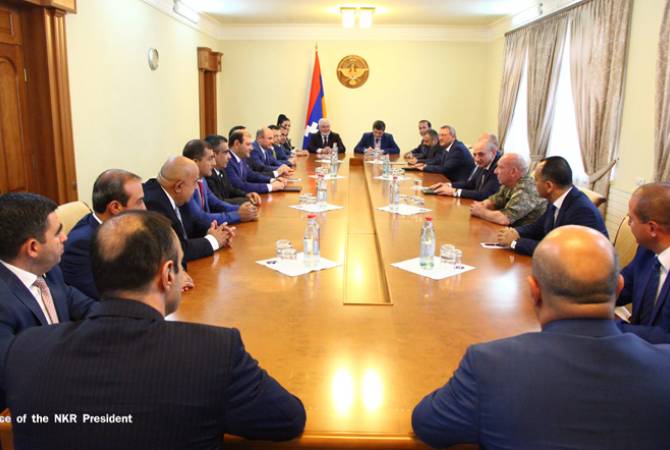 Президент Республики Арцах принял делегацию мэрии Еревана во главе с мэром Тароном 
Маркаряном