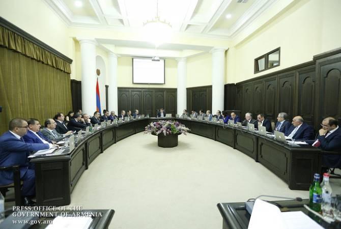 Премьер-министр Армении Карен Карапетян требует прекратить урегулировать процедуры 
в вопросах предоставления лицензий и других документов 