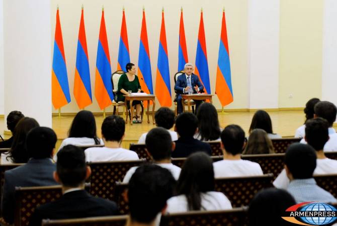 Armenian president urges Luys Foundation students to link own success with country’s 
achievements 