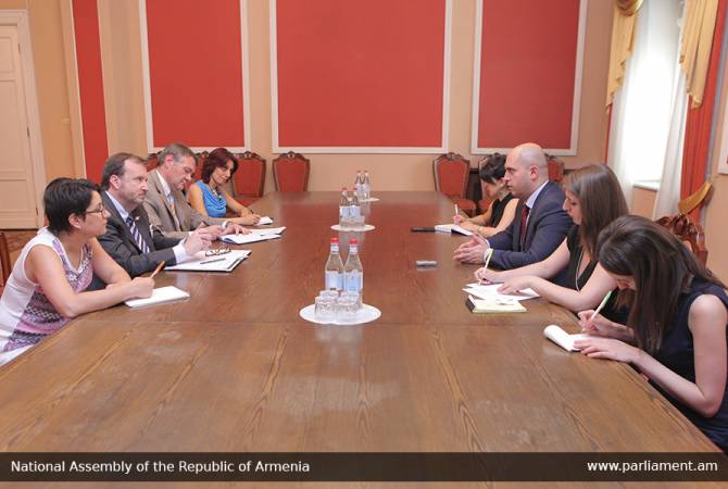 أرمينيا هي من الدول المصدرة للأمن الدولي- رئيس اللجنة الدائمة البرلمانية للشؤون الخارجية أرمين 
أشوتيان-