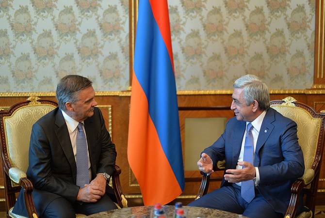 Президент Саргсян выразил надежду на развитие хоккея в Армении