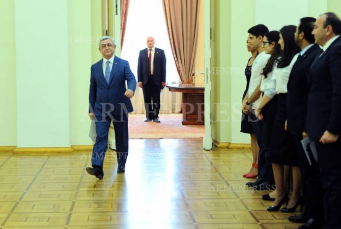 President Sargsyan promises Luys Foundation’s student to create wider opportunities for 
developing new ideas in Artsakh