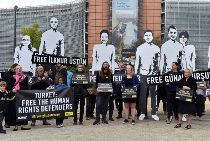 Եվրահանձնաժողովի դիմաց ցուցարարները կոչ են արել Թուրքիային ազատել 
բանտարկված իրավապաշտպաններին