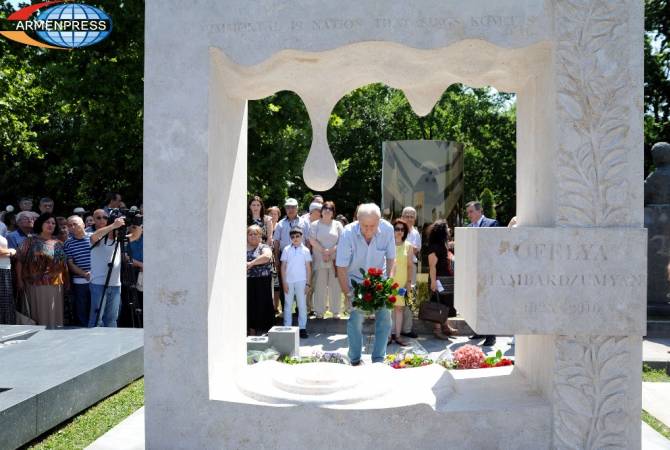 Օֆելյա Համբարձումյանի հուշարձանը հայ ժողովրդի` նրա նկատմամբ սիրո 
արտահայտումն է