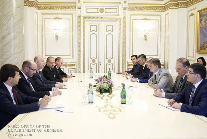رئيس الوزراء كارن كارابيتيان يستقبل وزير التعاون الإقليمي الإسرائيلي ومناقشة تنمية التعاون الاقتصادي 
بين أرمينيا واسرائيل
