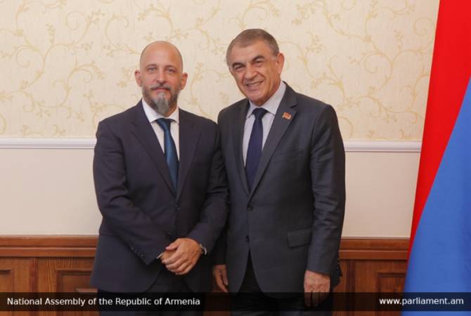 Председатель НС А.Баблоян принял посла Аргентины в Армении