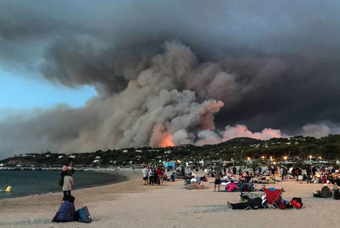 На юге Франции из-за природных пожаров эвакуировали 10 тыс. человек