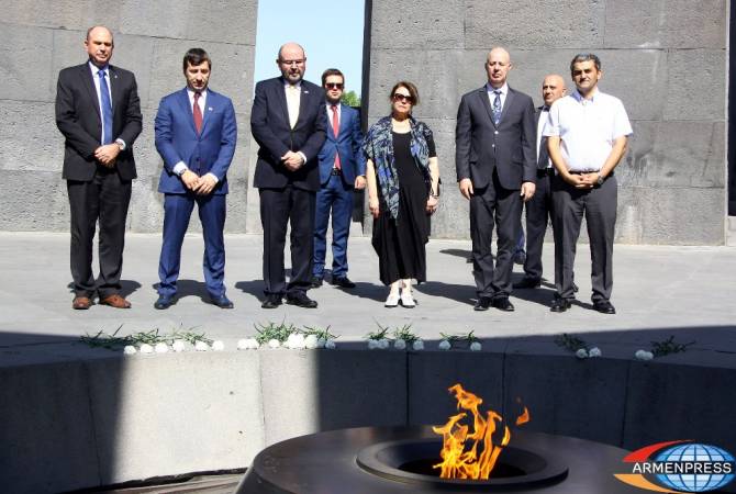 Israeli minister pays homage to Armenian Genocide victims in Yerevan memorial 