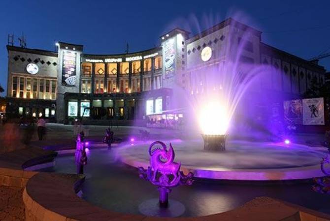 سلسلة من البرامج الاحتفالية ستعقد في العاصمة يريفان منها «ليالي يريفان الموسيقية» في ساحة 
شارل أزنافور 