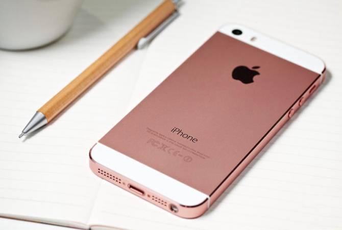Apple предрекли отказ от выпуска розовых iPhone