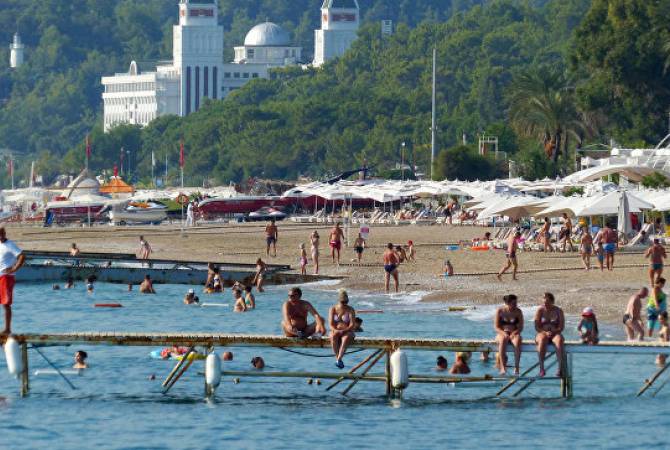 Более 500 россиян в Турции пожаловались на ухудшение самочувствия