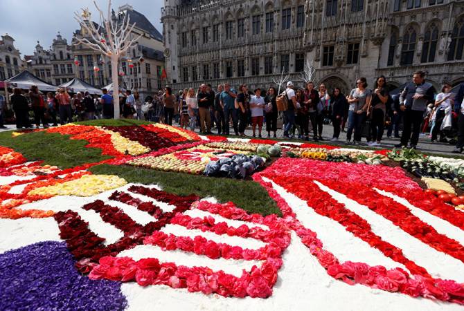 Главную площадь Брюсселя украсили ковром из сотен тысяч бегоний