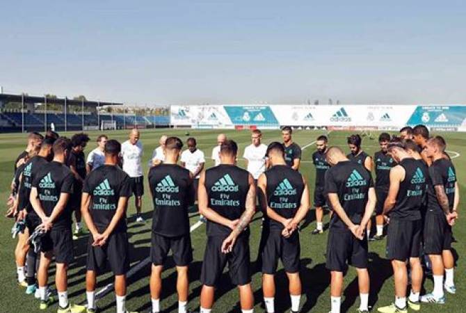Футболисты  «Реала» перед тренировкой  почтили память жертв  теракта  в  Барселоне