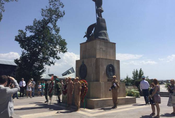 На Холме  Почета  в  Гюмри должностнные лица Армении и России почтили память 
погибших в  русско-турецких  войнах