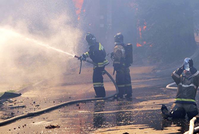 Пожарные продолжают работы на месте крупного пожара в Ростове-на-Дону