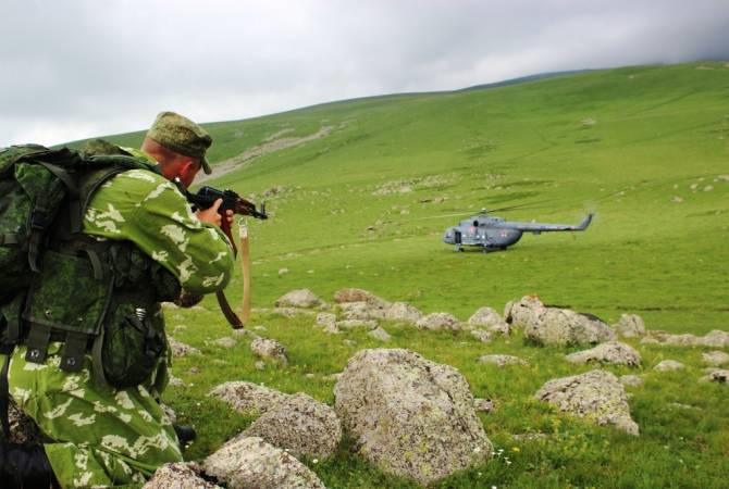 В Армении вертолетчики и спецназ ЮВО отрабатывают десантно-штурмовые действия в 
высокогорье 
