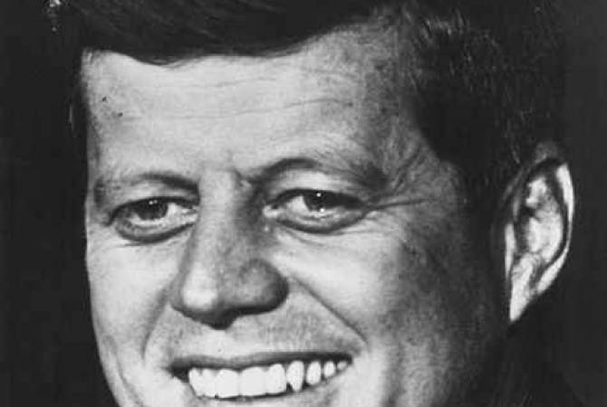 Бюст Джона Кеннеди снят с постамента в Лондоне после осквернения вандалами