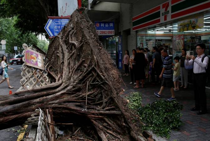  В Гонконге из-за тайфуна 
