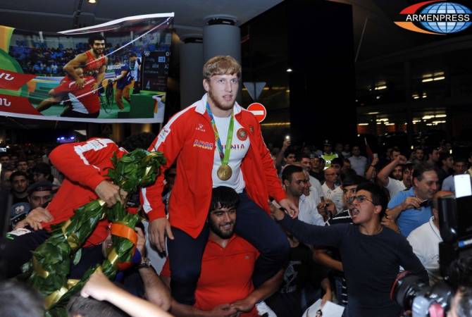 Armenian champions return from Paris – LIVE