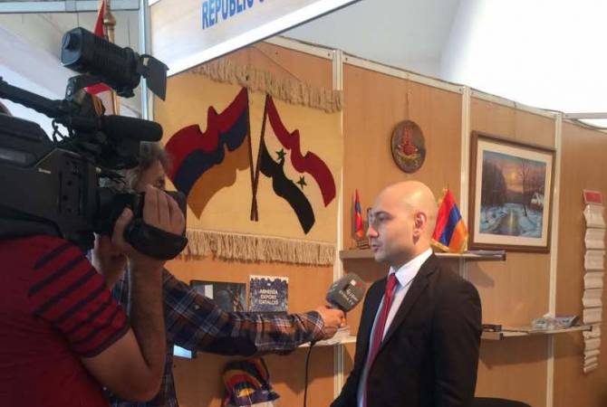 Армянские  дипломаты  продолжают экспонировать армянскую продукцию на выставке в  
Дамаске