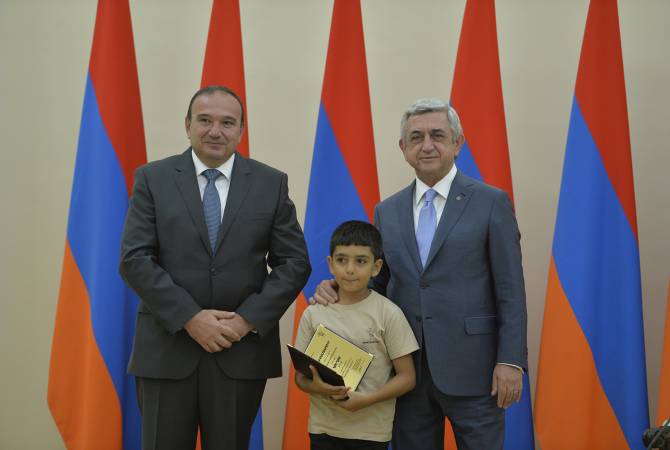 President Sargsyan hosts distinguished school children and youth